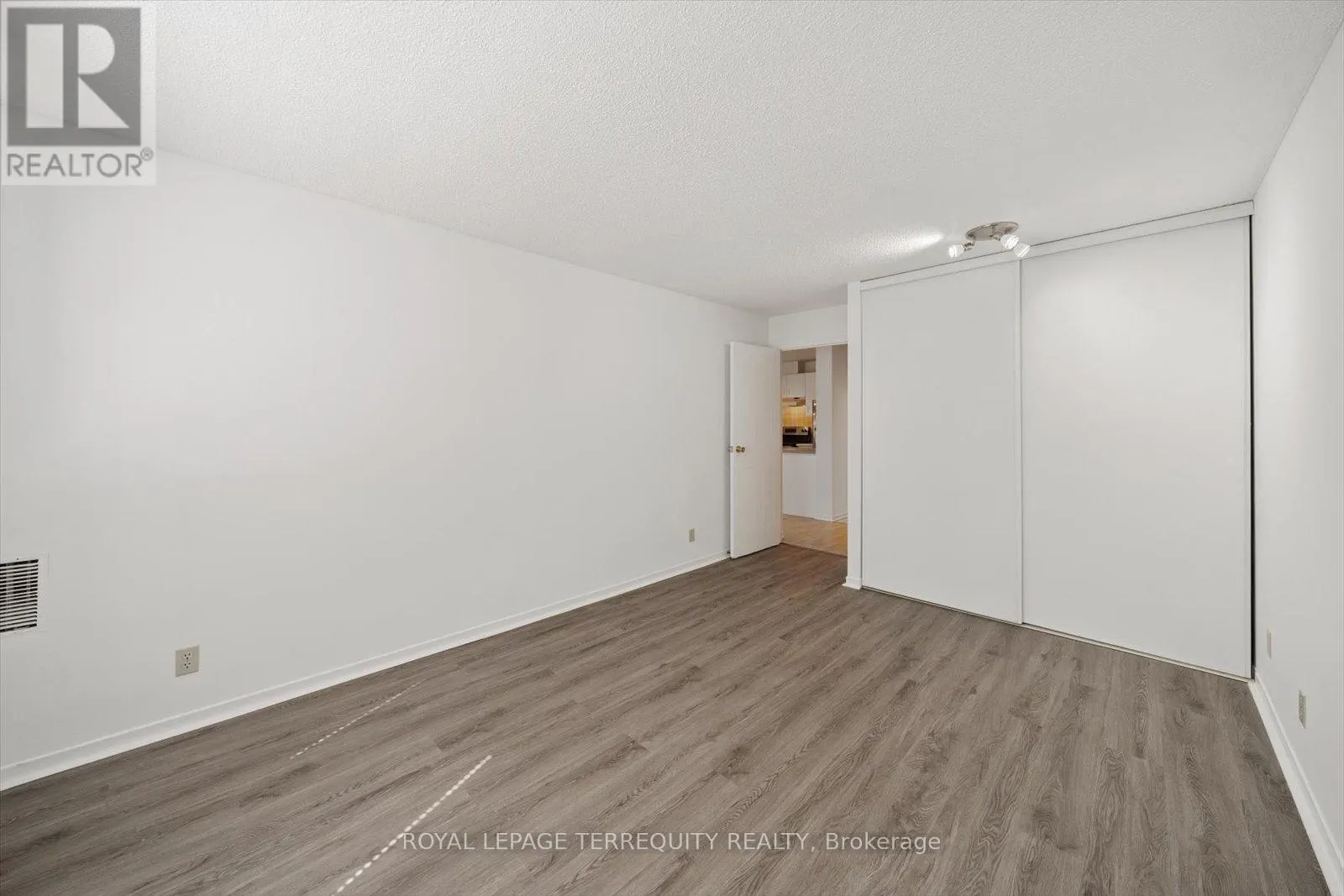 208 - 1275 CORNERBROOK PLACE