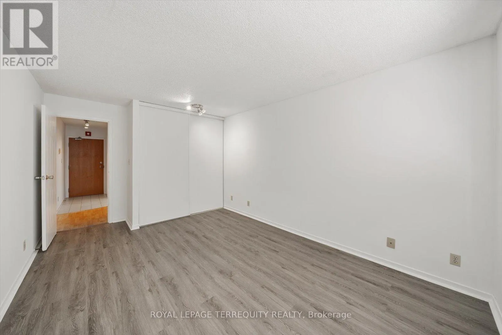 208 - 1275 CORNERBROOK PLACE