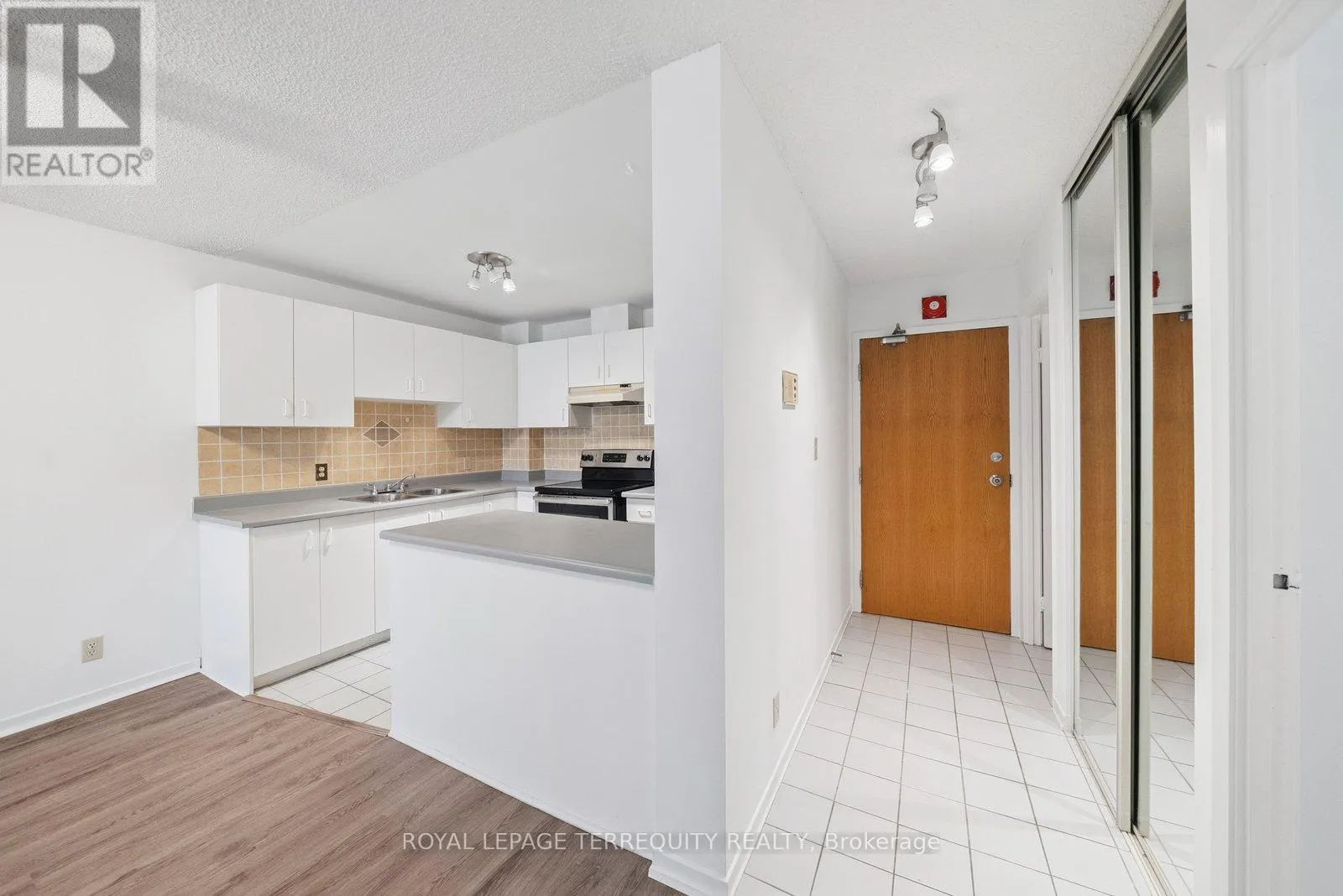 208 - 1275 CORNERBROOK PLACE