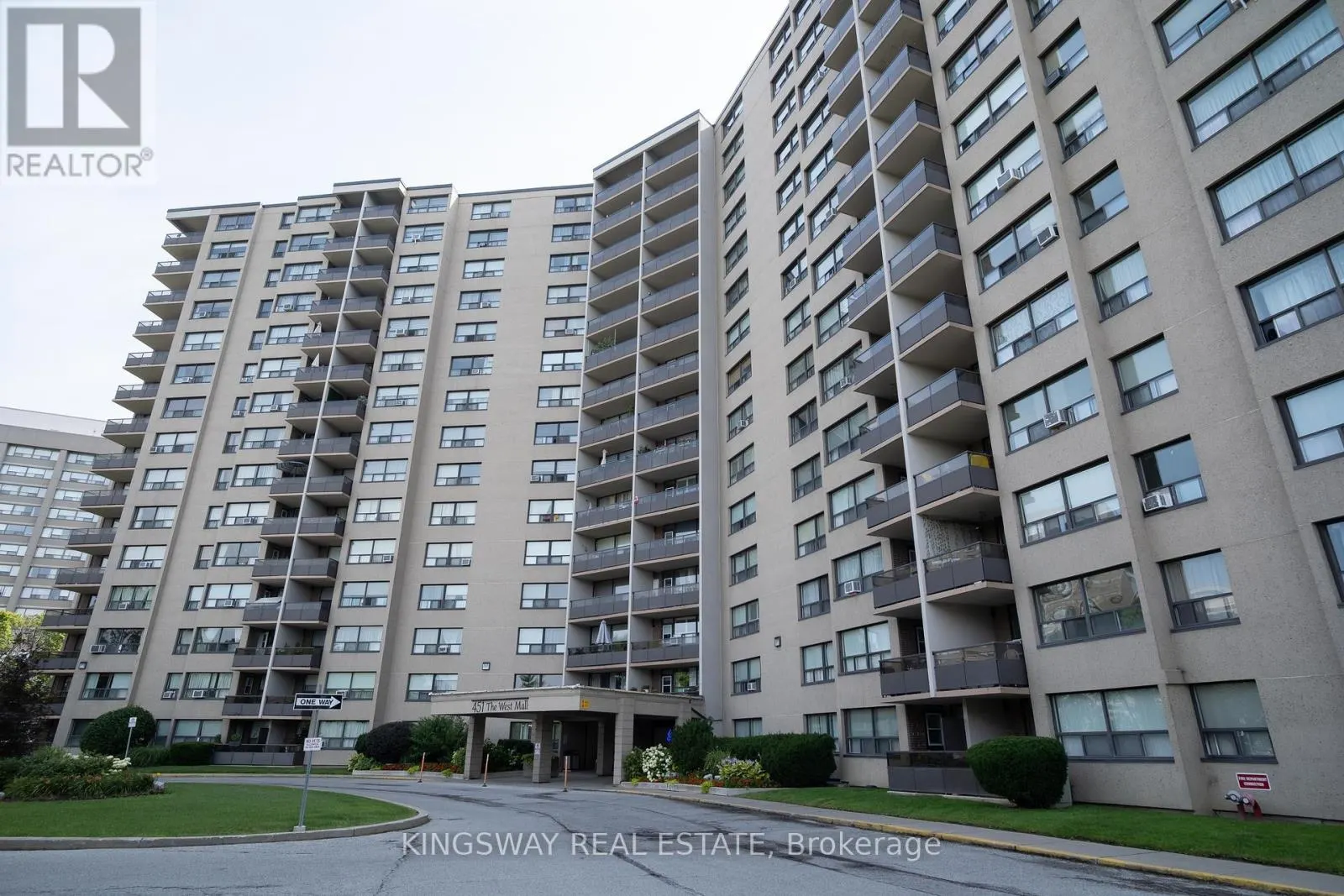 518 - 451 THE WEST MALL DRIVE