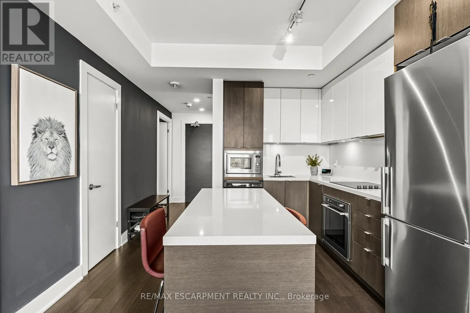 D515 - 5220 DUNDAS STREET