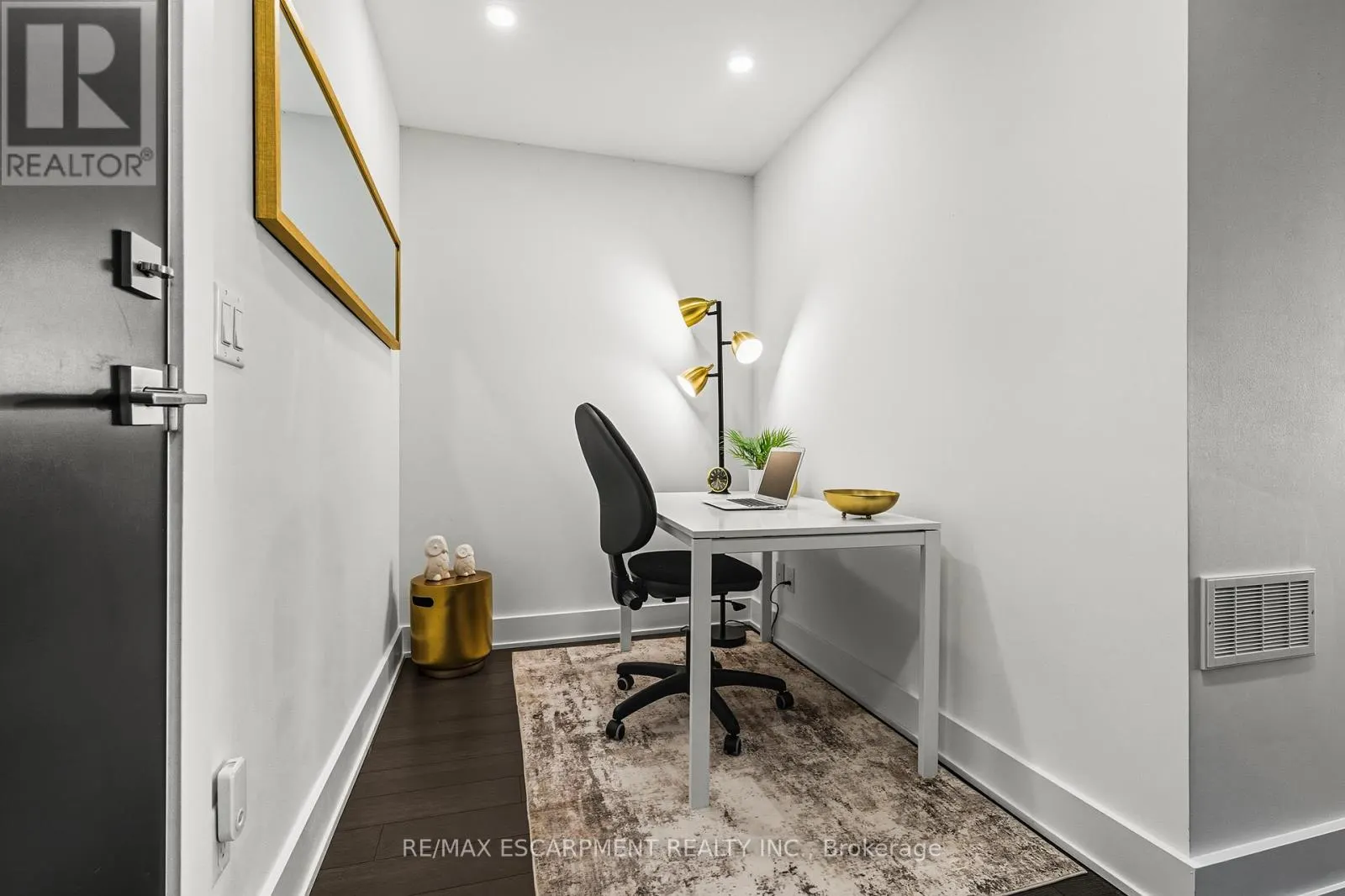 D515 - 5220 DUNDAS STREET