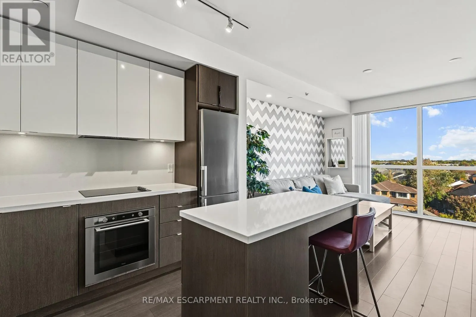 D515 - 5220 DUNDAS STREET