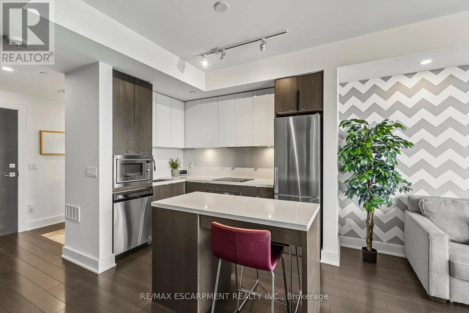 D515 - 5220 DUNDAS STREET