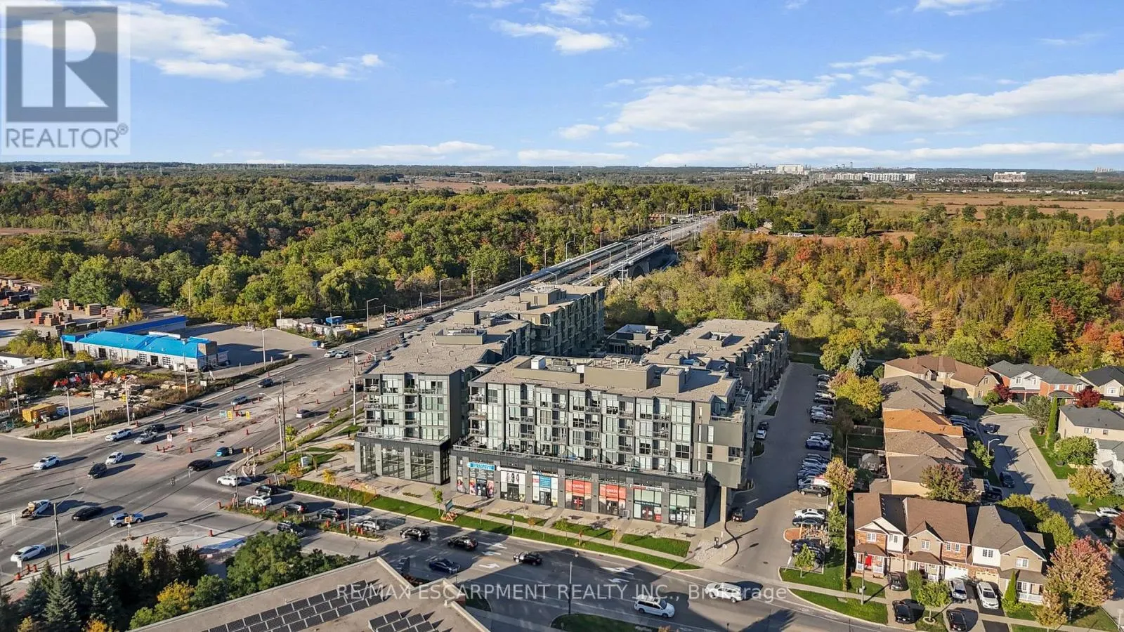 D515 - 5220 DUNDAS STREET