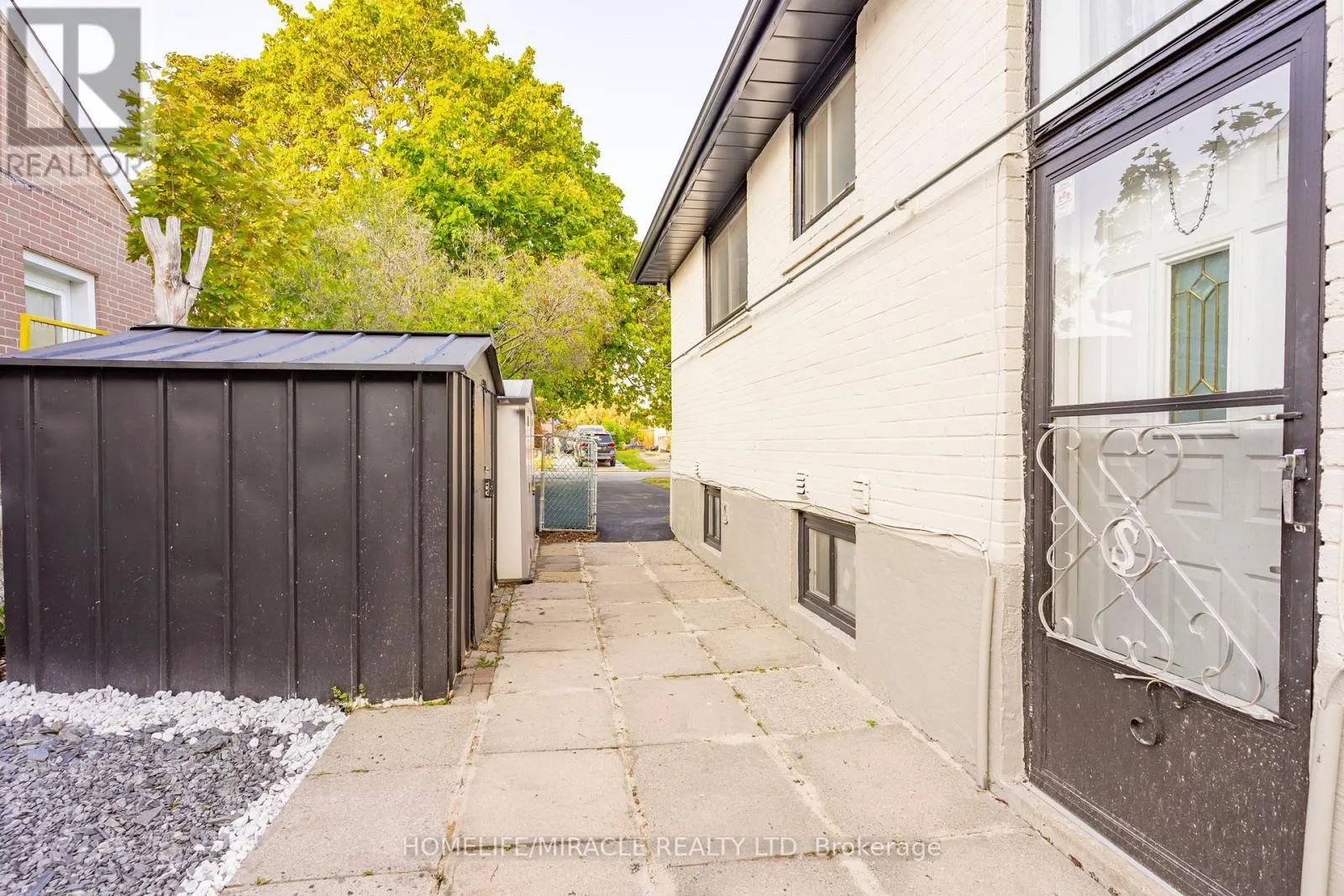 MAIN - 5 FINSBURY DRIVE