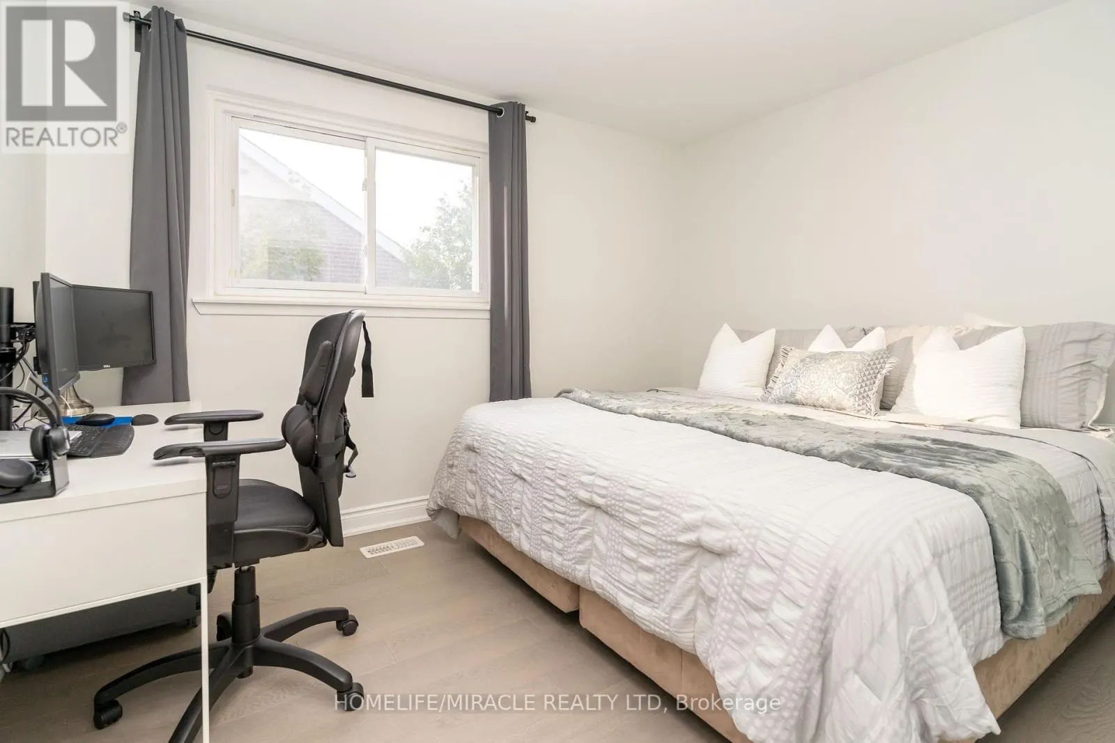 MAIN - 5 FINSBURY DRIVE