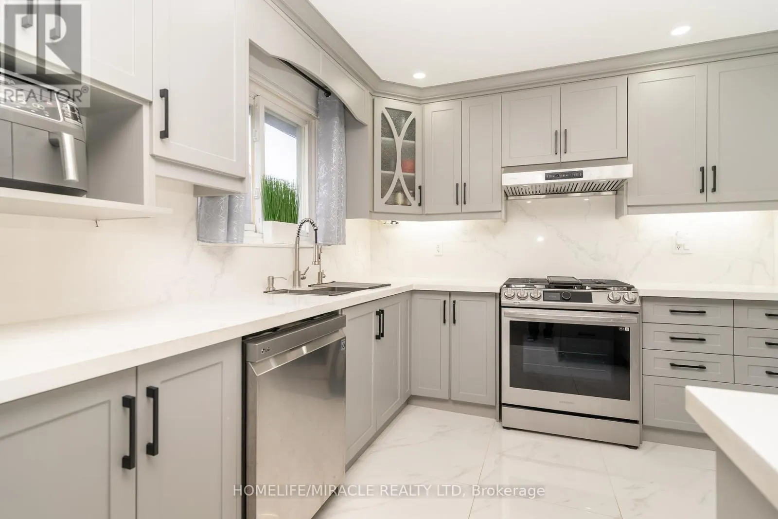 MAIN - 5 FINSBURY DRIVE