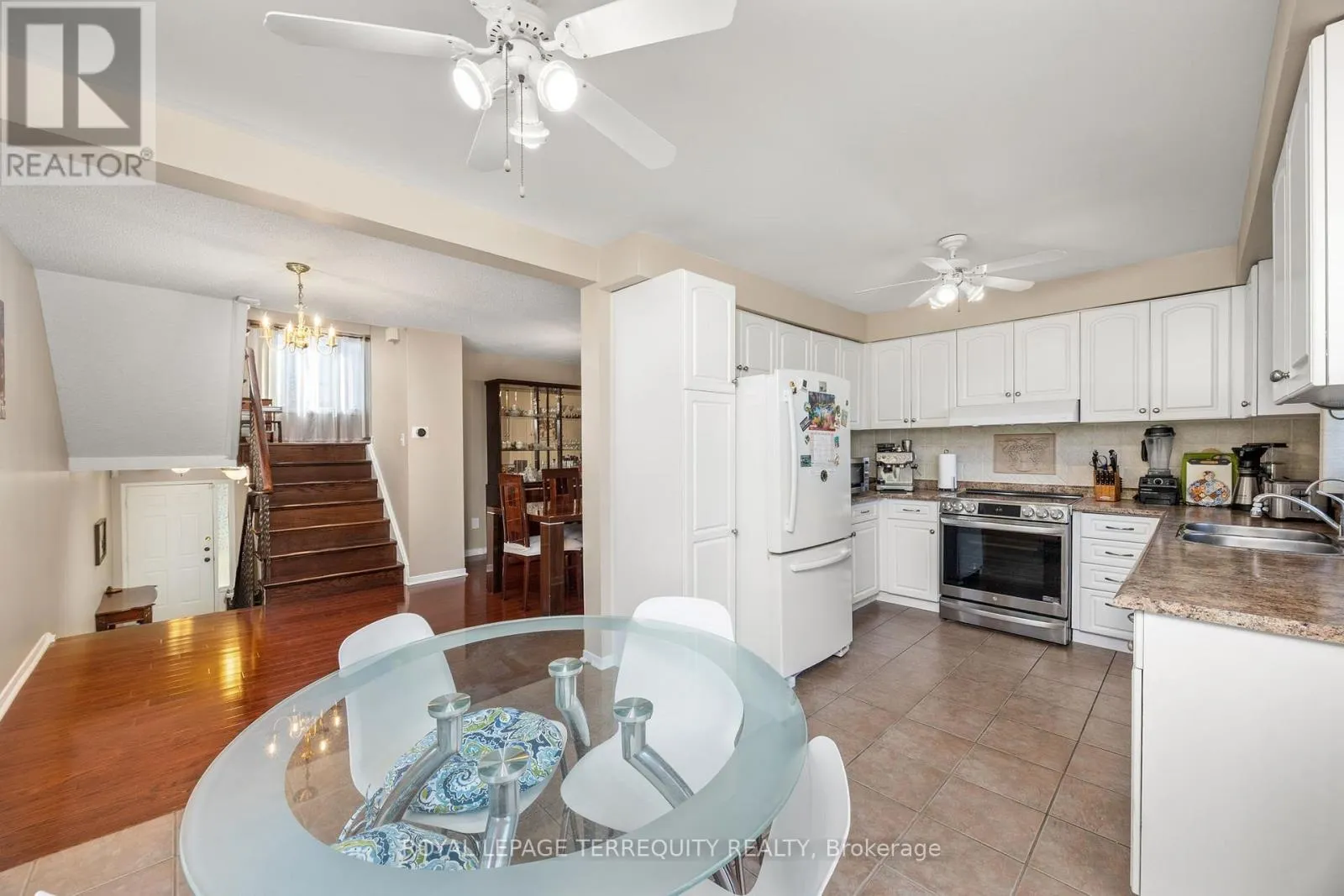 526 RENFORTH DRIVE