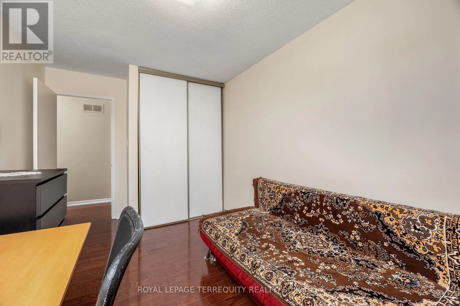 526 RENFORTH DRIVE
