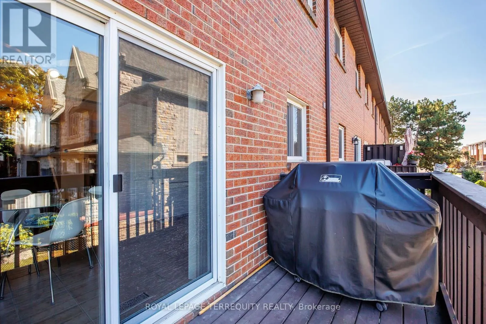 526 RENFORTH DRIVE