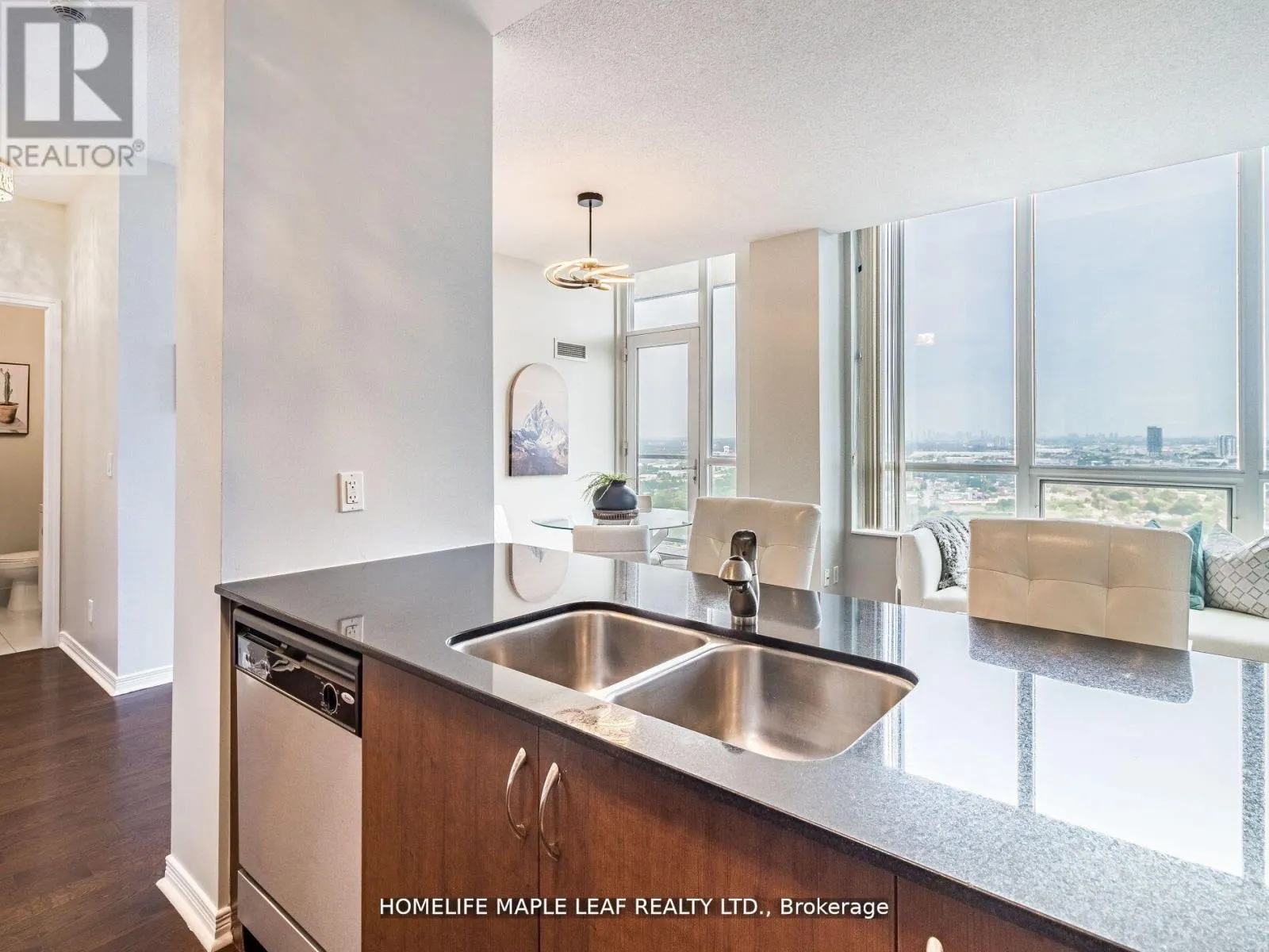 LPH02 - 2240 LAKESHORE BOULEVARD W