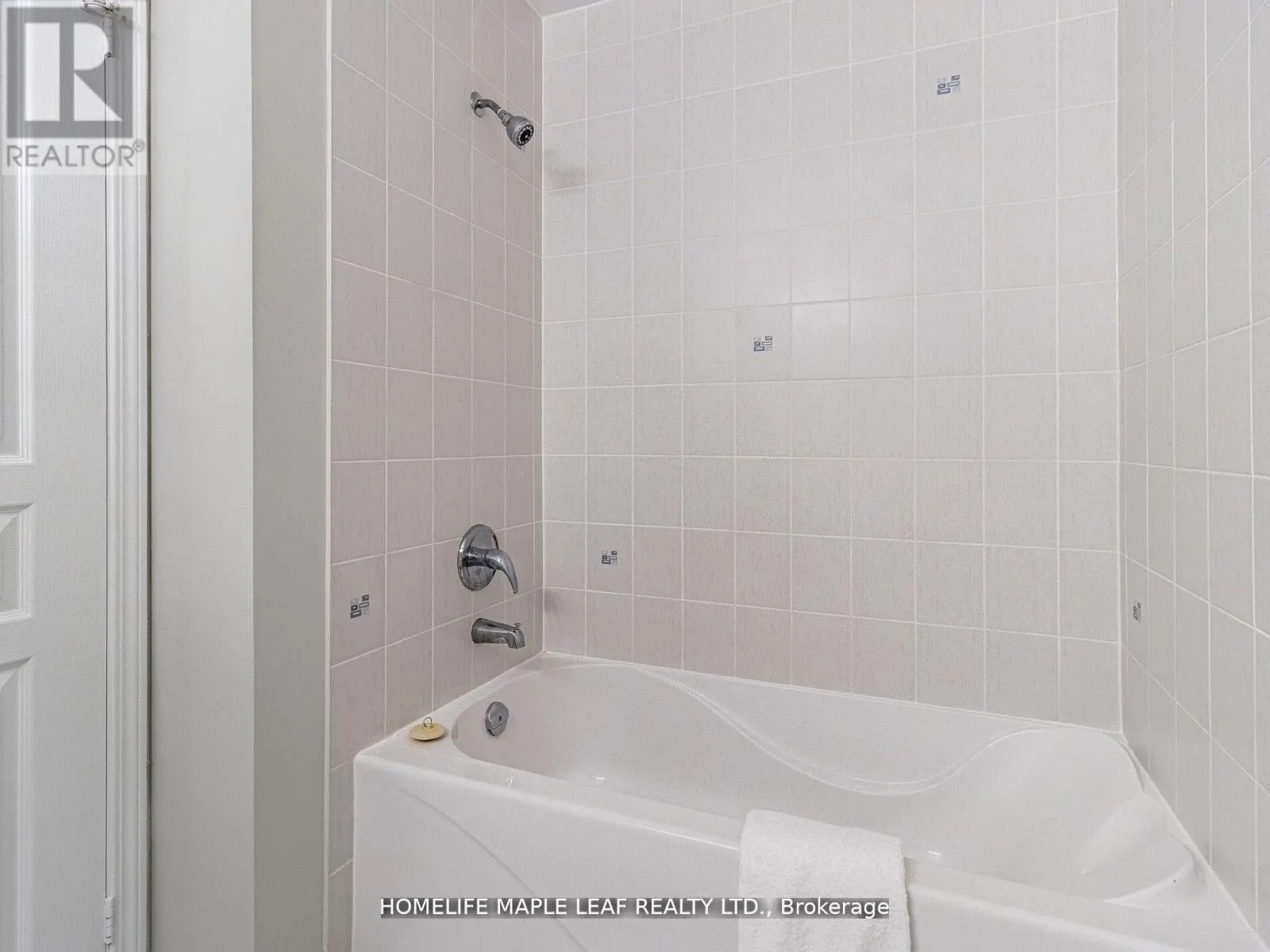 LPH02 - 2240 LAKESHORE BOULEVARD W