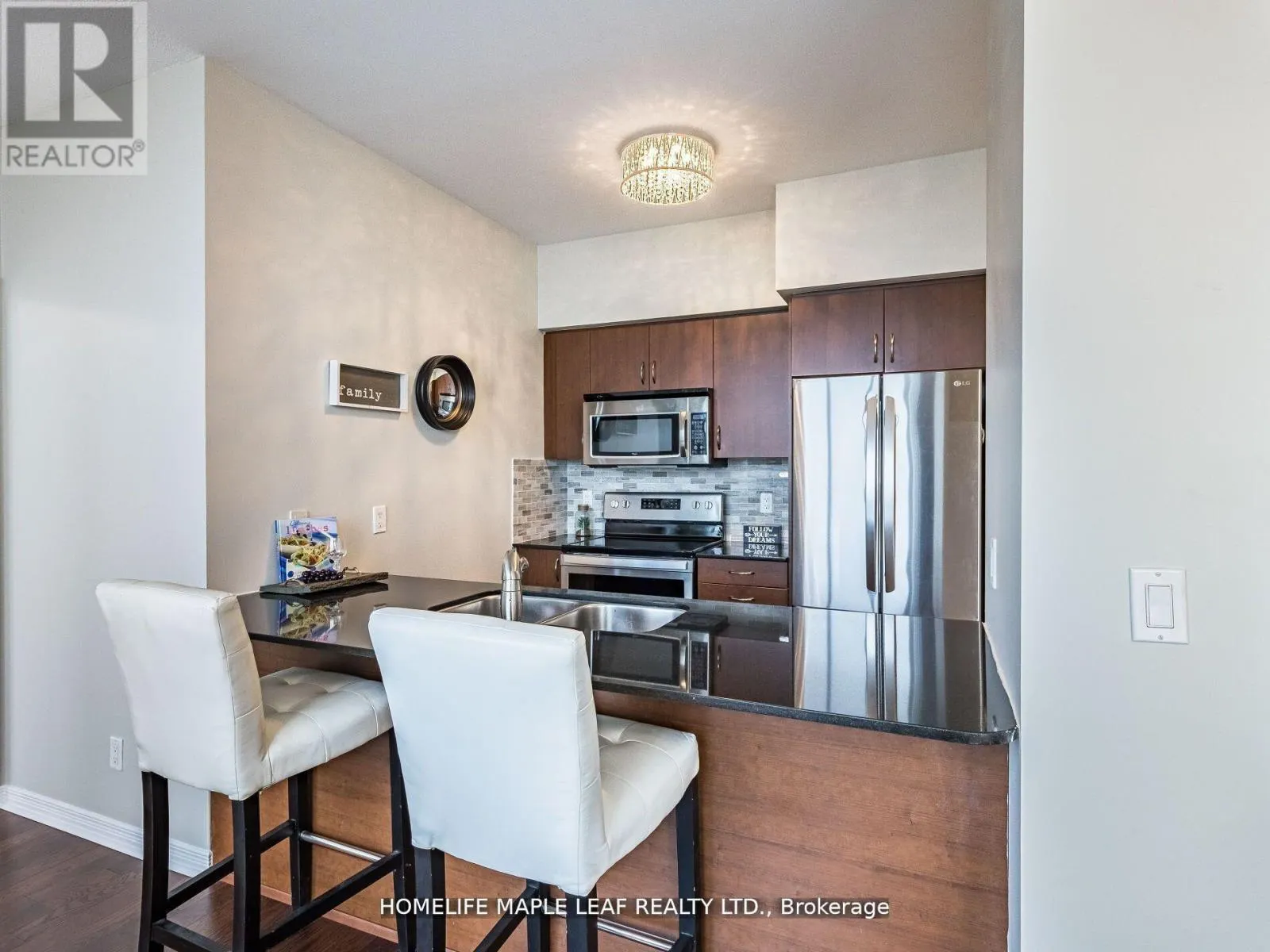 LPH02 - 2240 LAKESHORE BOULEVARD W
