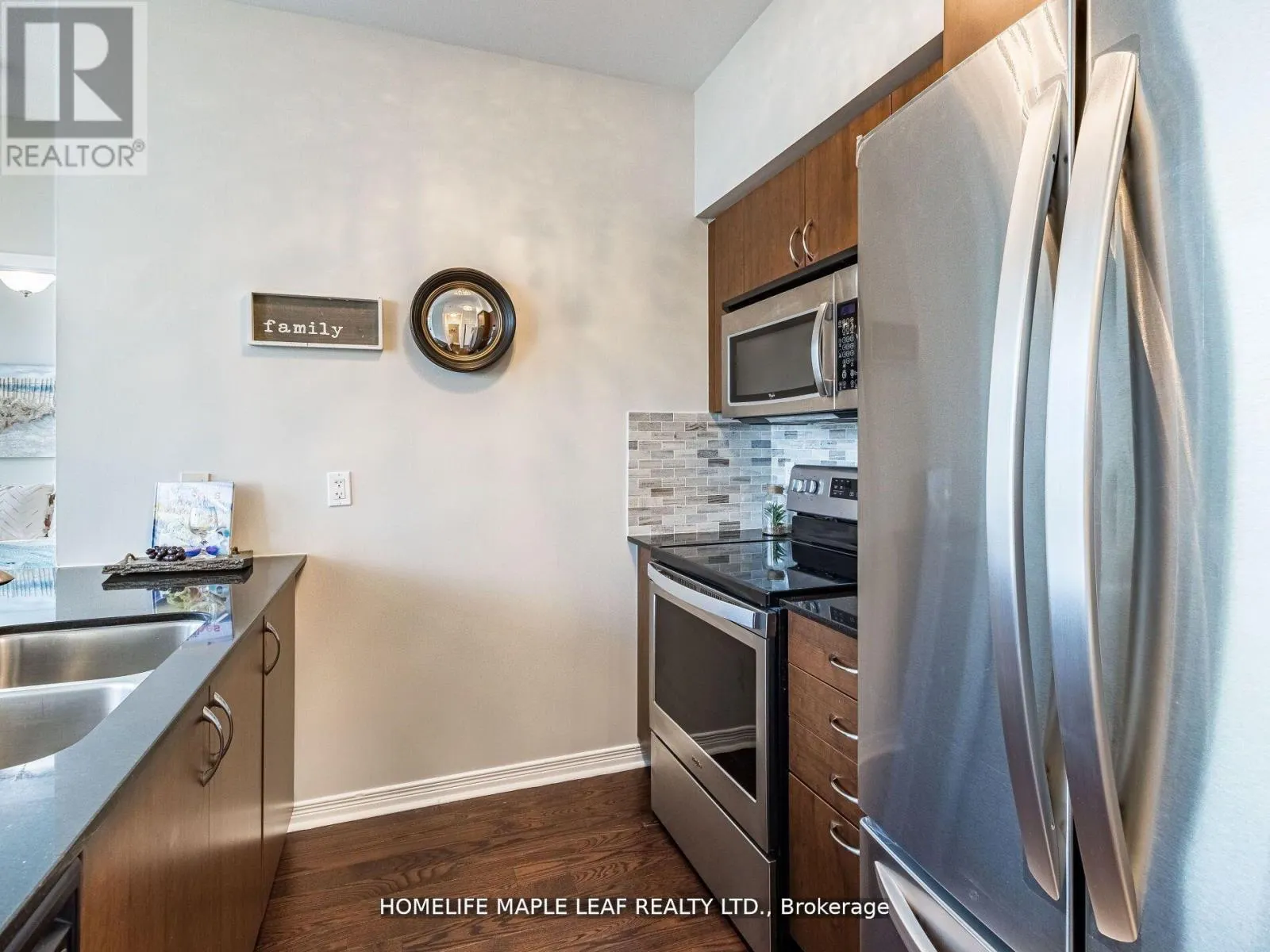 LPH02 - 2240 LAKESHORE BOULEVARD W