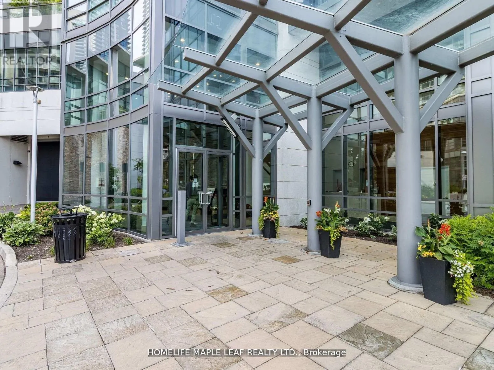 LPH02 - 2240 LAKESHORE BOULEVARD W