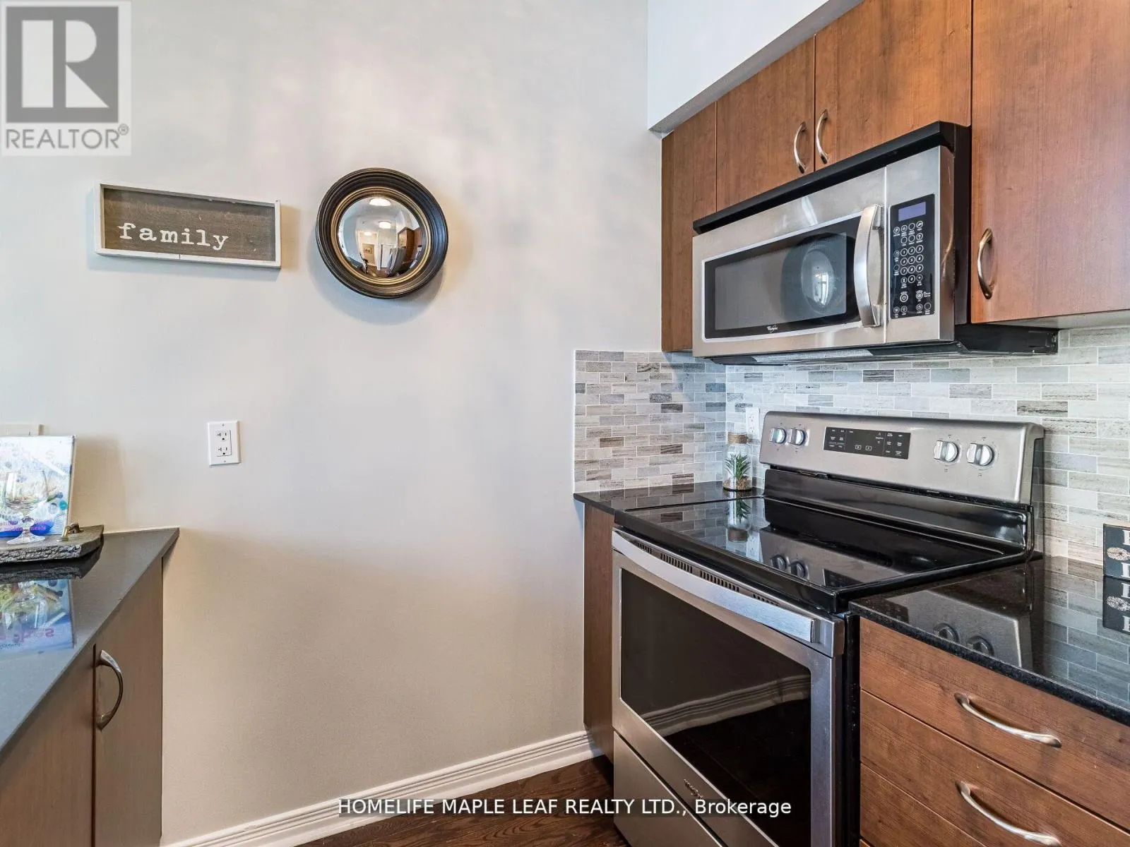 LPH02 - 2240 LAKESHORE BOULEVARD W