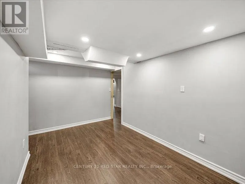 31 EIFFEL BOULEVARD