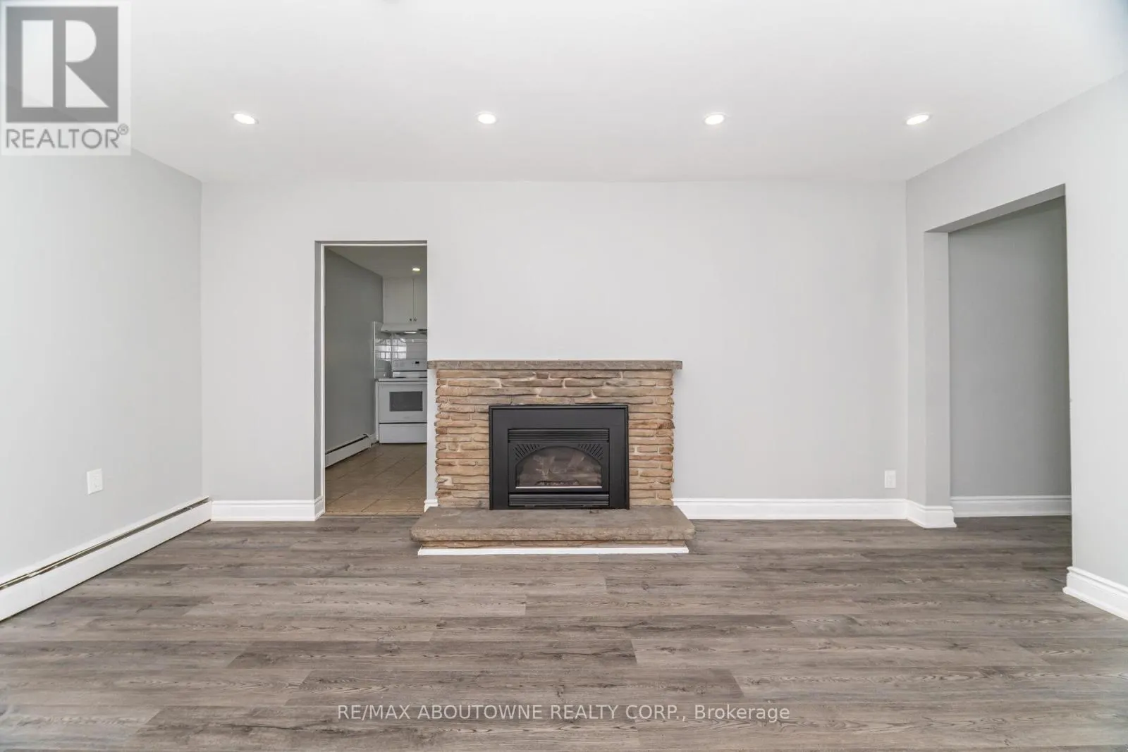 2077 LEIGHLAND ROAD