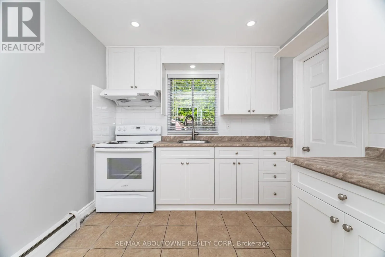 2077 LEIGHLAND ROAD