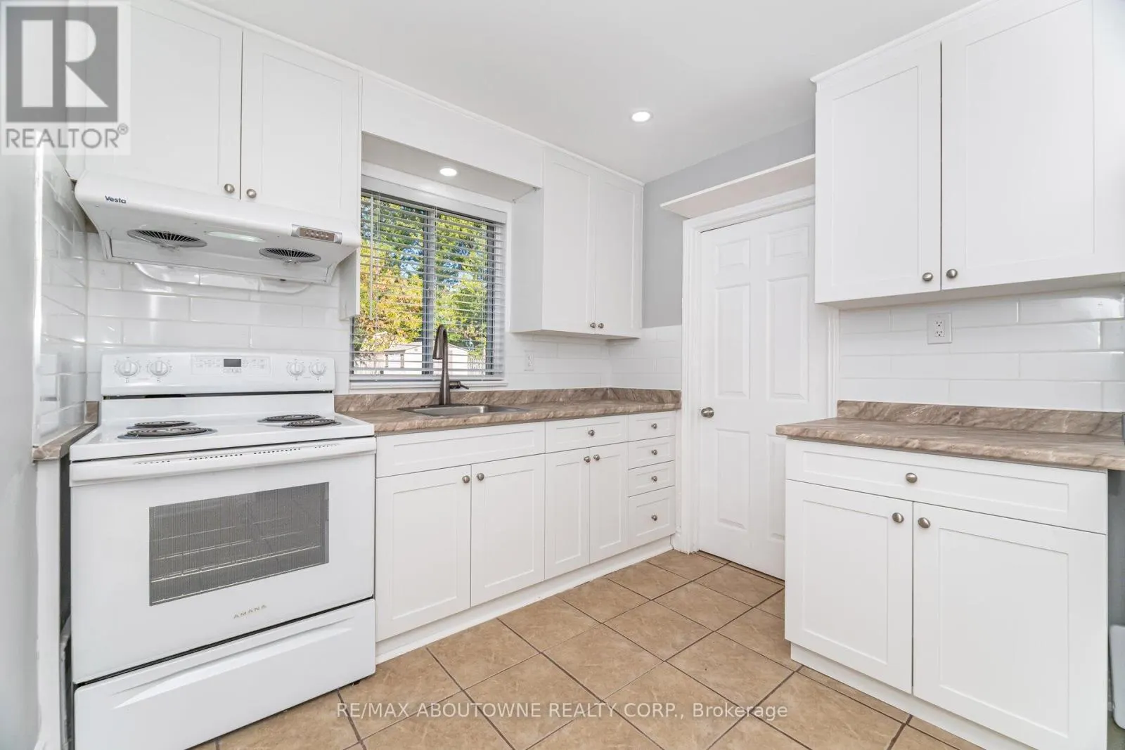 2077 LEIGHLAND ROAD
