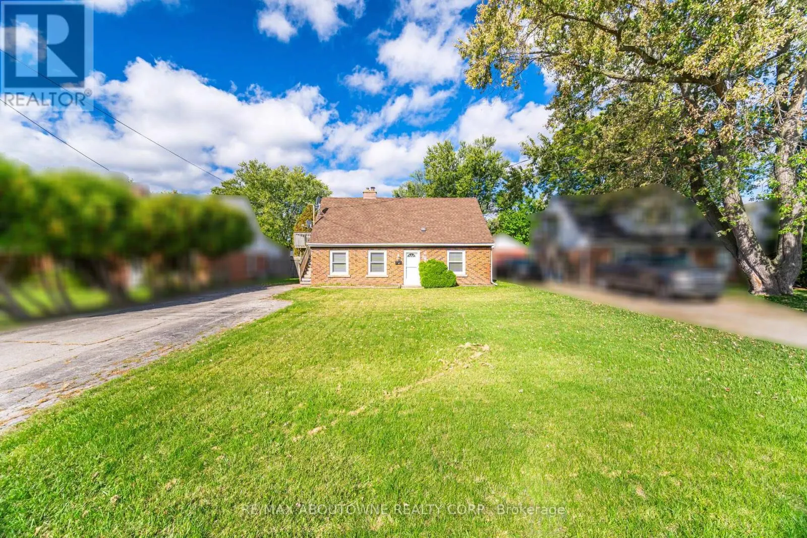 2077 LEIGHLAND ROAD