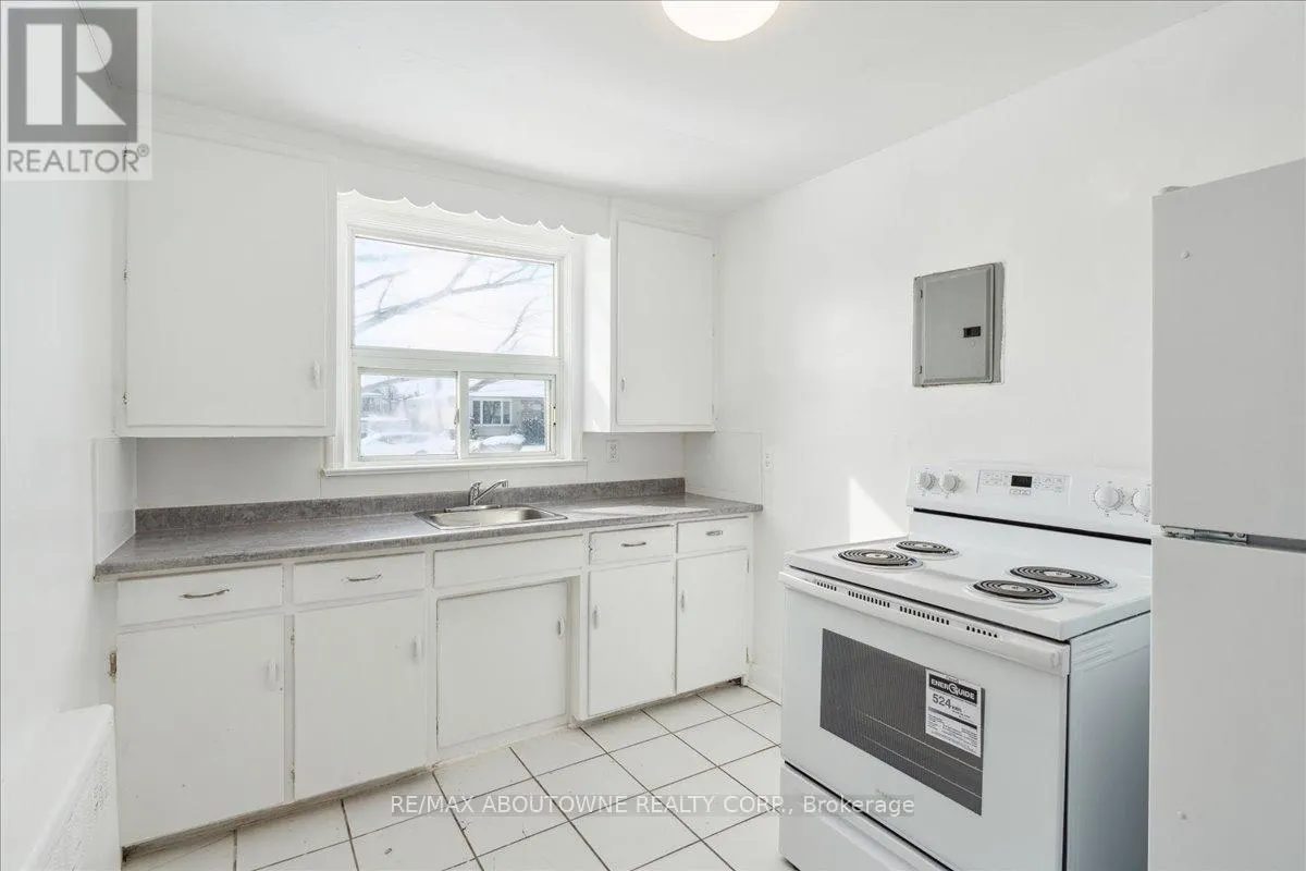 2 - 145 NORTH SERVICE ROAD E