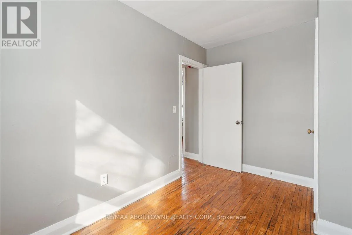 2 - 145 NORTH SERVICE ROAD E