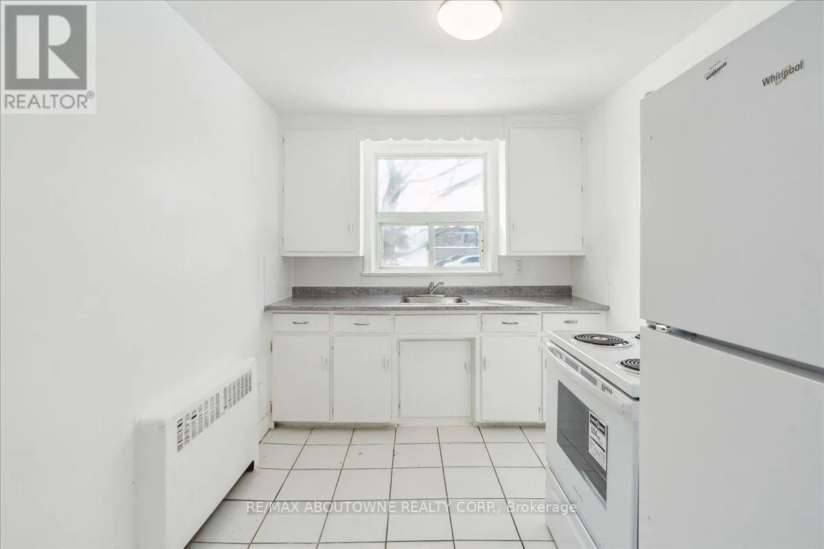 2 - 145 NORTH SERVICE ROAD E