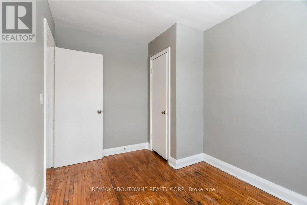 2 - 145 NORTH SERVICE ROAD E