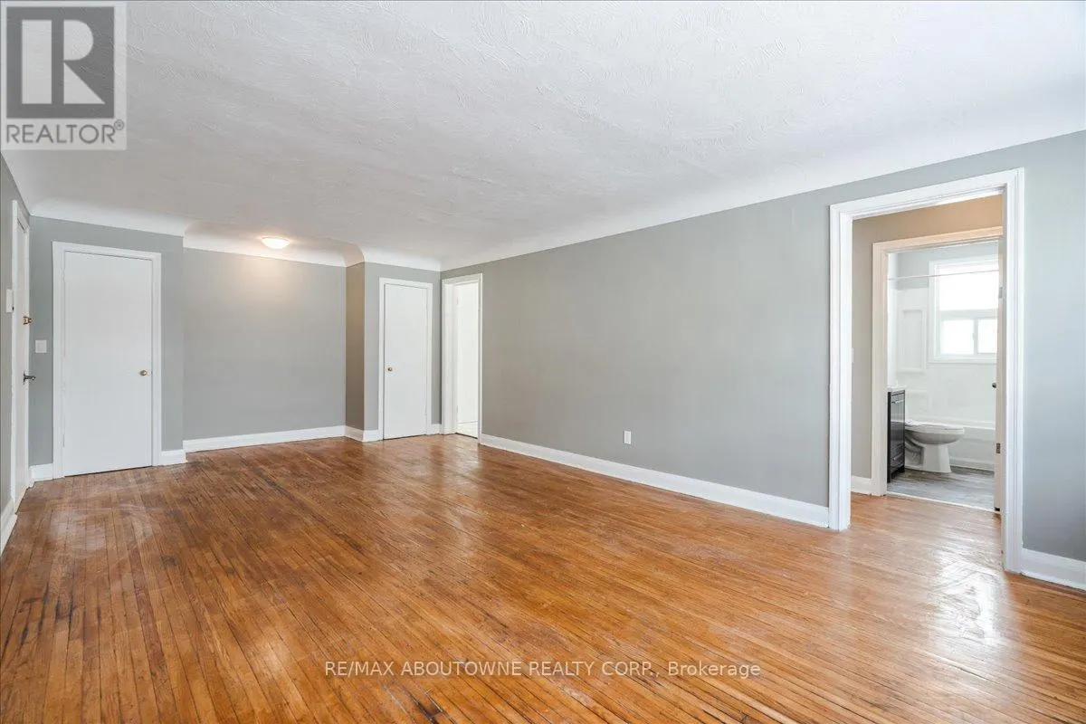 2 - 145 NORTH SERVICE ROAD E