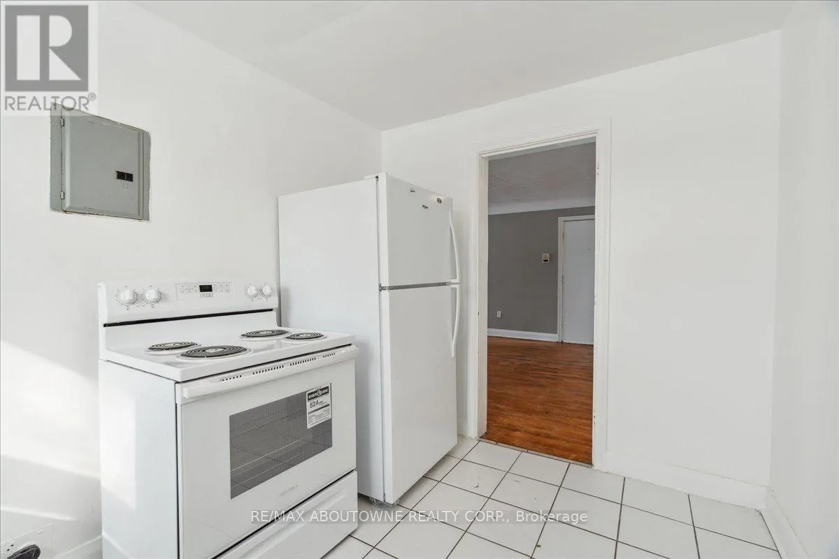 2 - 145 NORTH SERVICE ROAD E