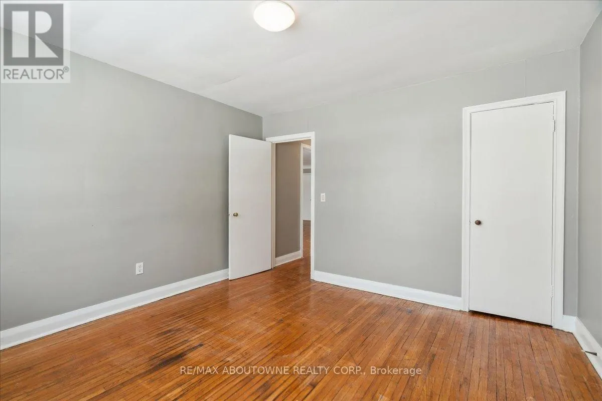 2 - 145 NORTH SERVICE ROAD E