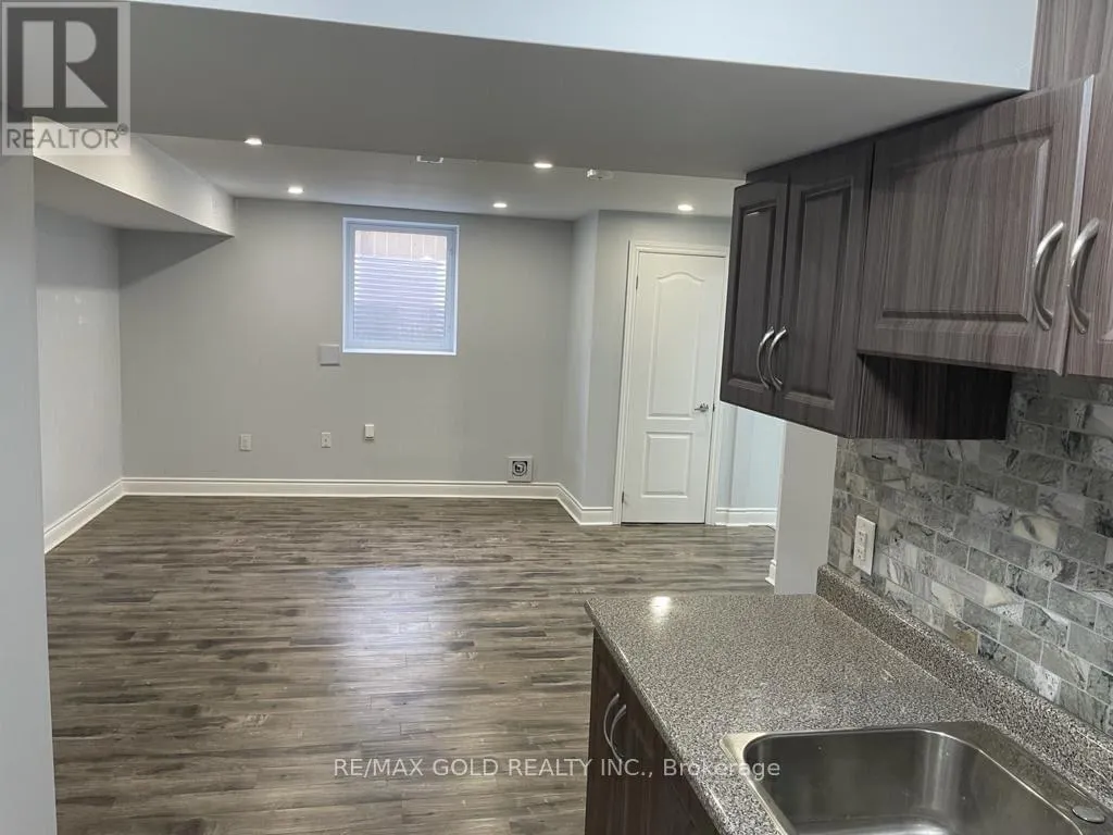 3 STEDFORD CRESCENT