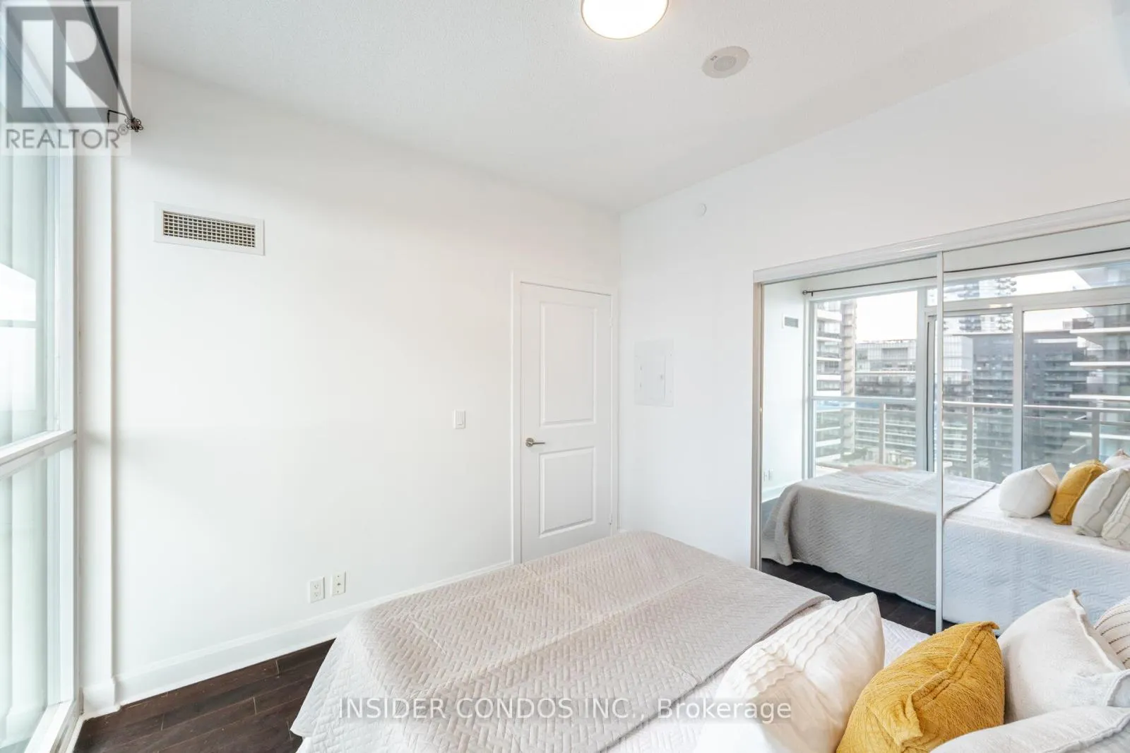 1307 - 33 SHORE BREEZE DRIVE