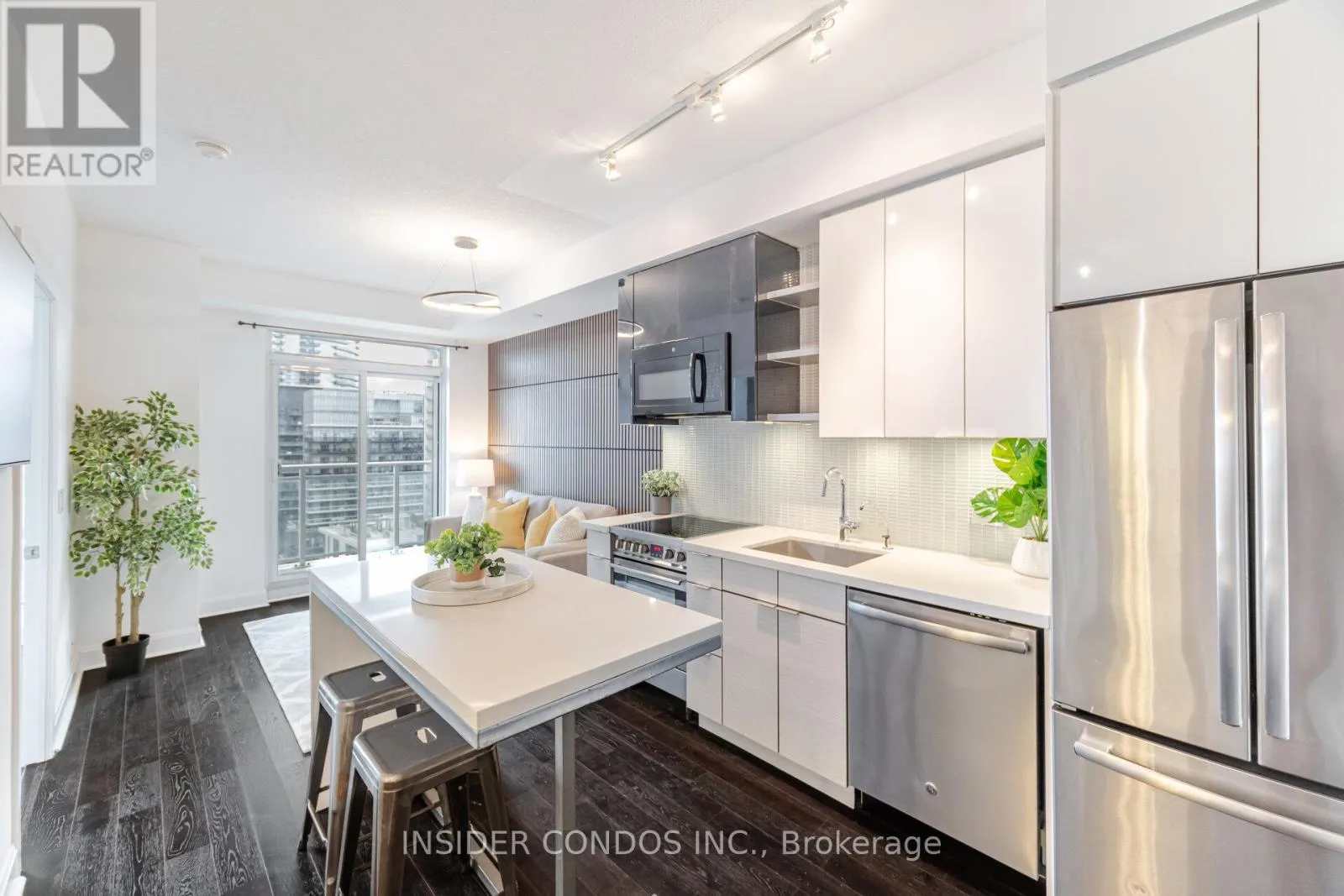 1307 - 33 SHORE BREEZE DRIVE