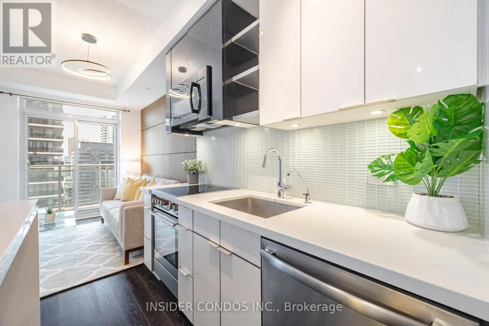 1307 - 33 SHORE BREEZE DRIVE