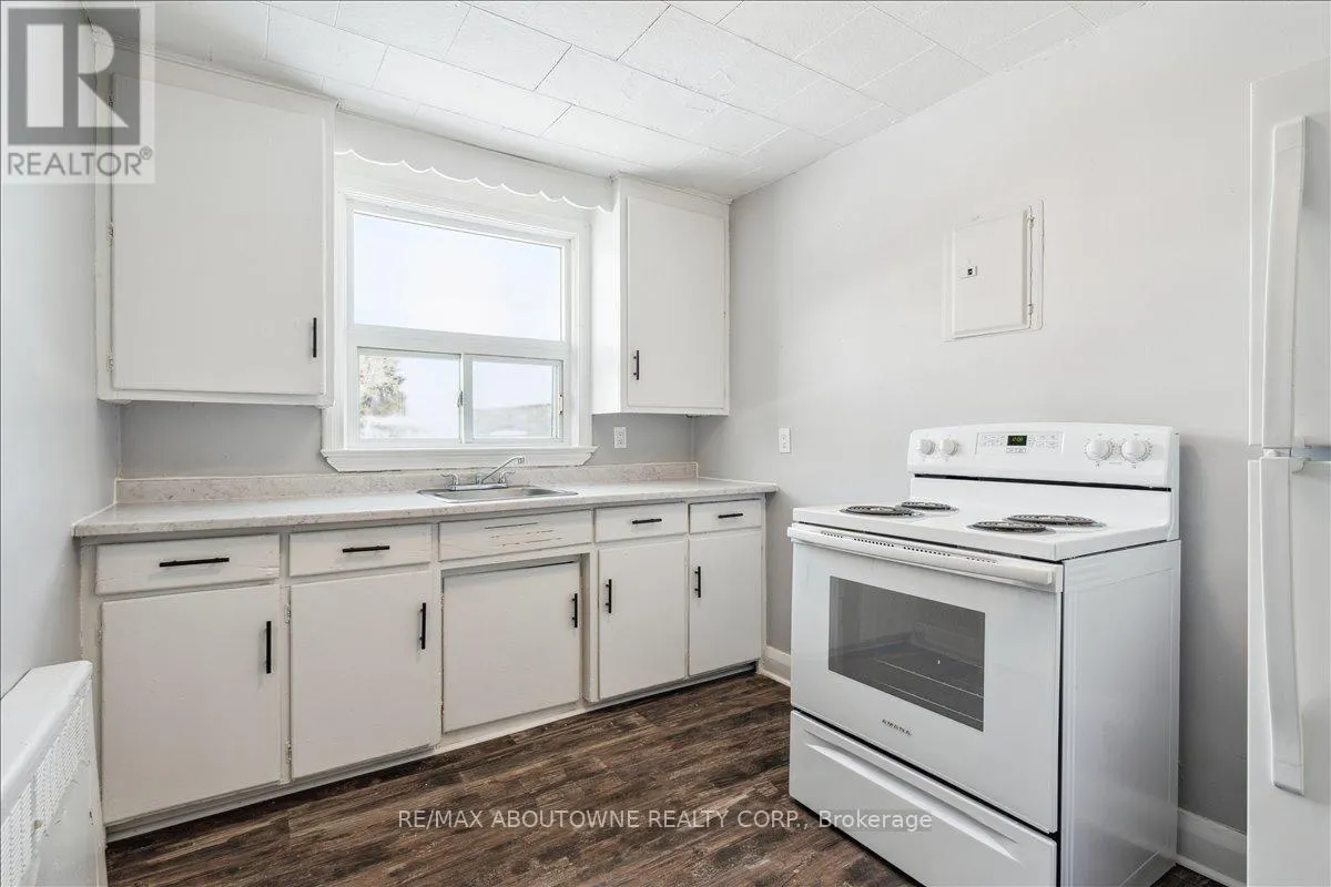 1 - 145 NORTH SERVICE ROAD E