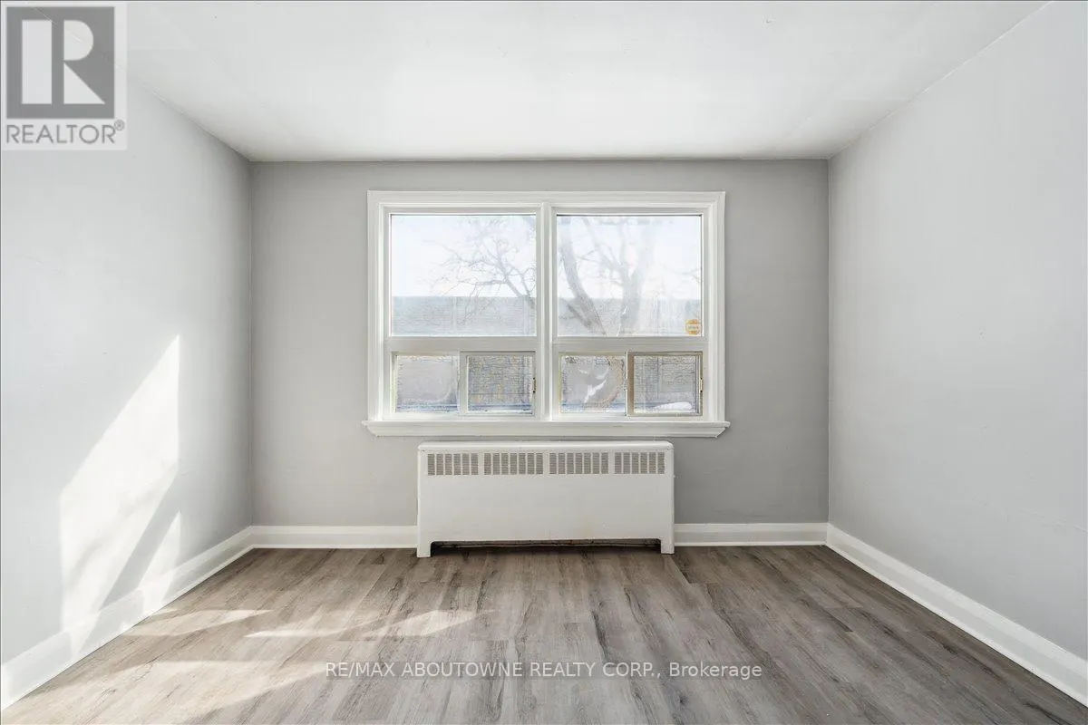 1 - 145 NORTH SERVICE ROAD E