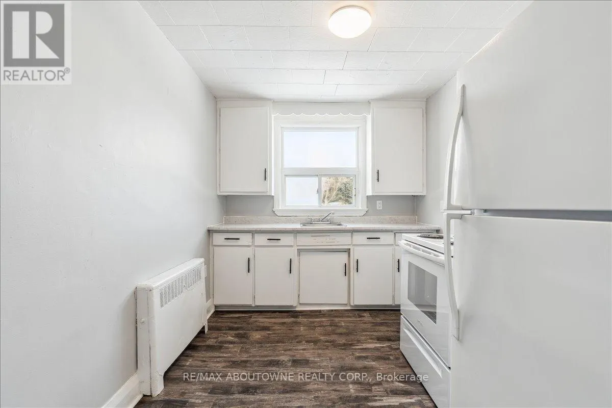 1 - 145 NORTH SERVICE ROAD E