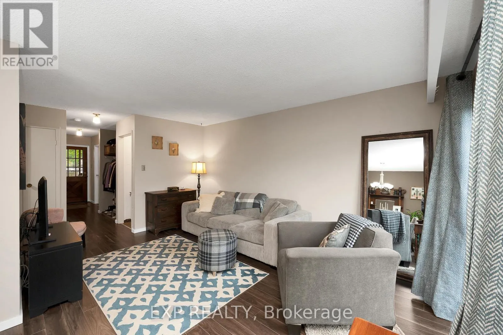 21 - 5017 PINEDALE AVENUE