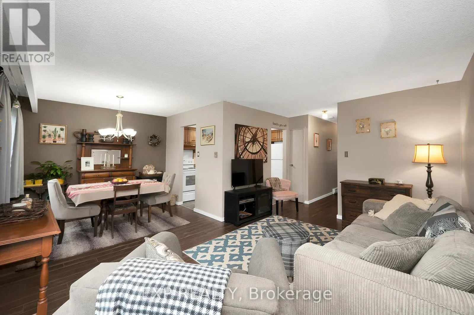 21 - 5017 PINEDALE AVENUE