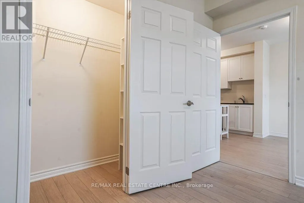 402 - 200 LAGERFELD DRIVE