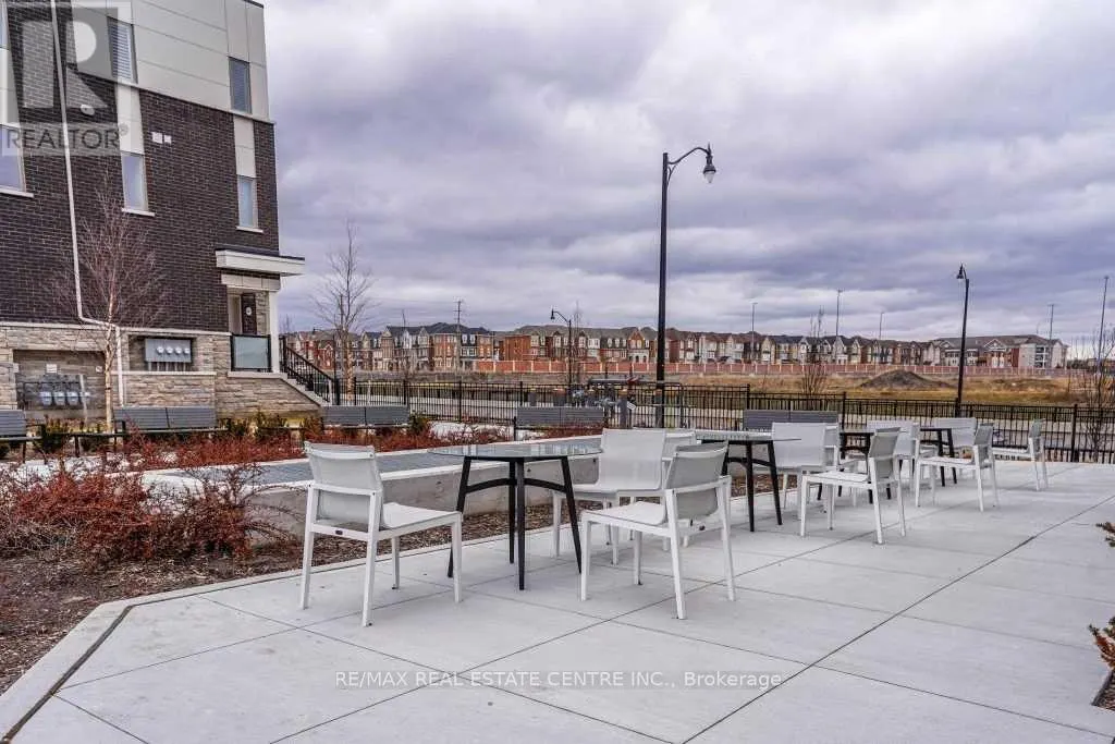 402 - 200 LAGERFELD DRIVE