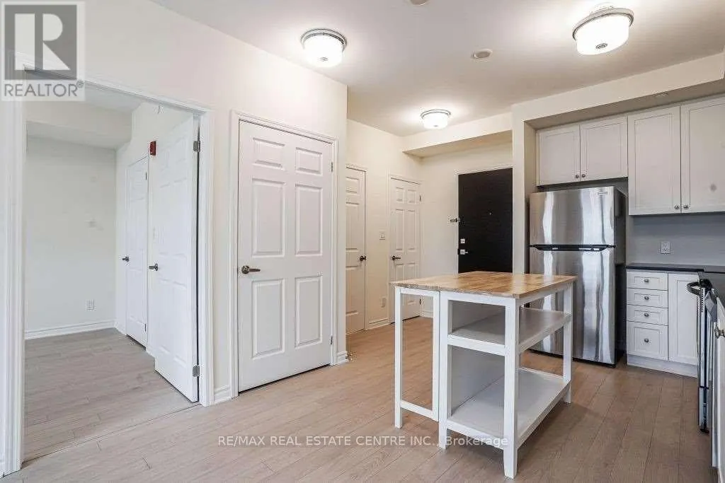 402 - 200 LAGERFELD DRIVE