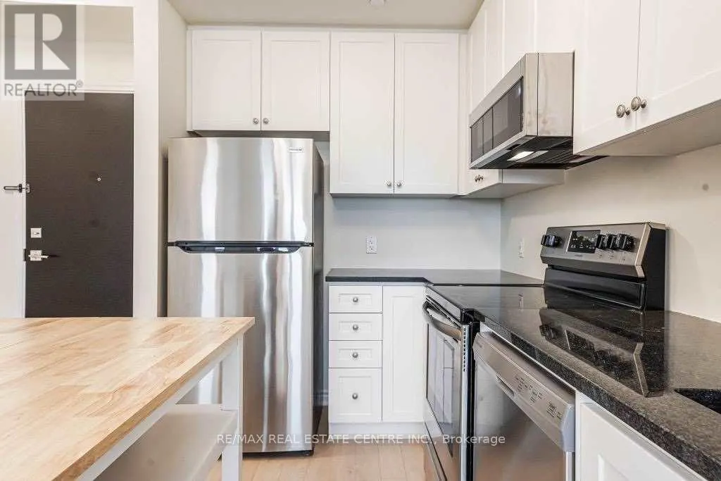 402 - 200 LAGERFELD DRIVE