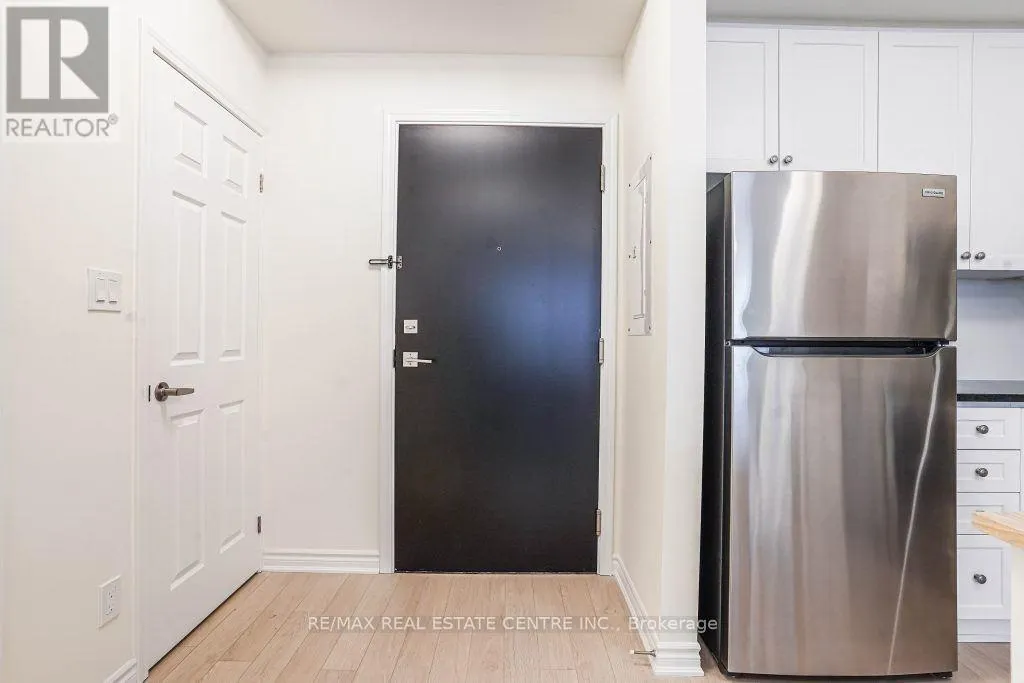 402 - 200 LAGERFELD DRIVE