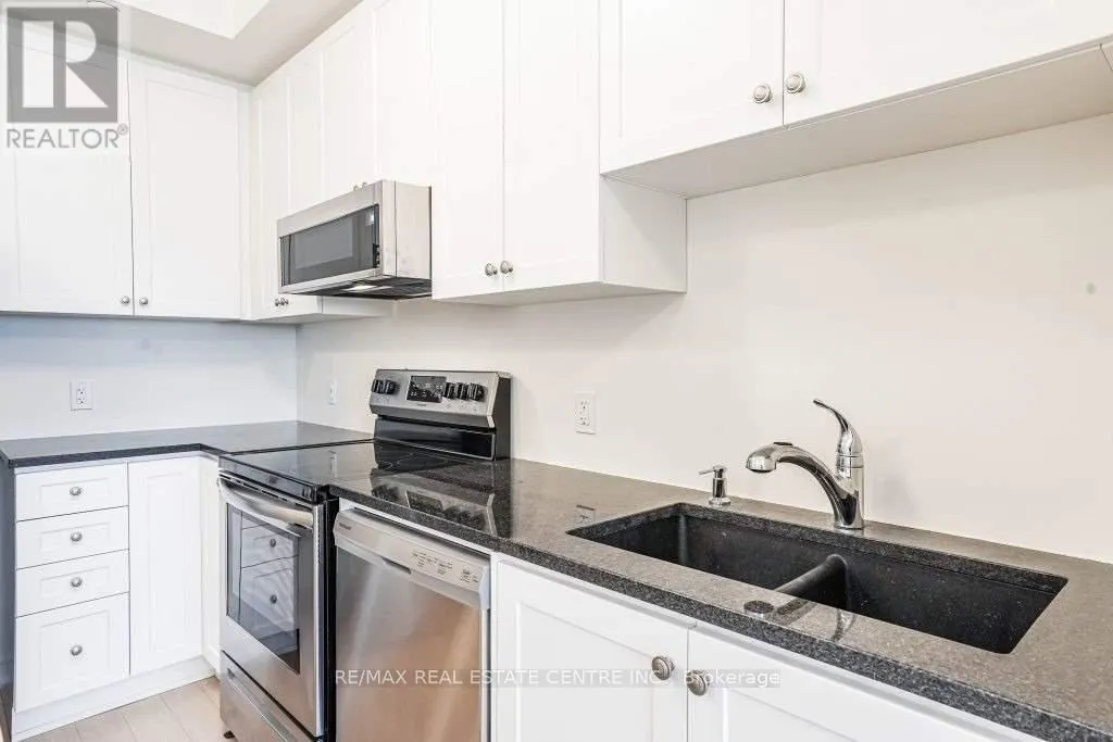 402 - 200 LAGERFELD DRIVE