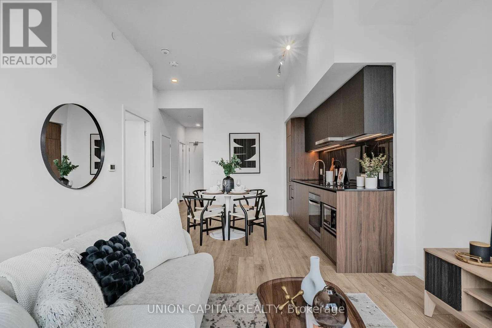 121 - 1100 SHEPPARD AVENUE W