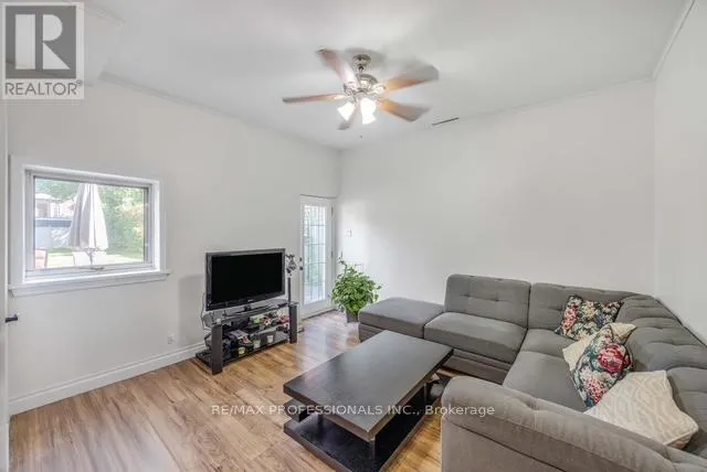 109 BOTFIELD AVENUE